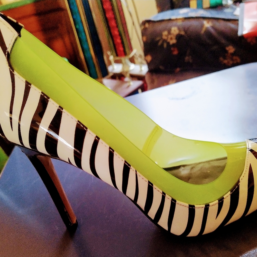 Lime and Zebra pump heel